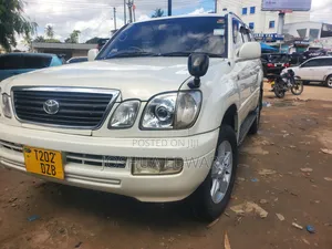 Toyota Land Cruiser 2004 White
