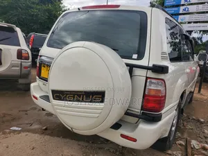 Toyota Land Cruiser 2004 White