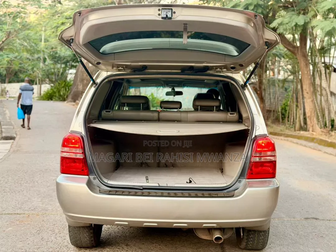 Toyota Kluger 2005 Gold
