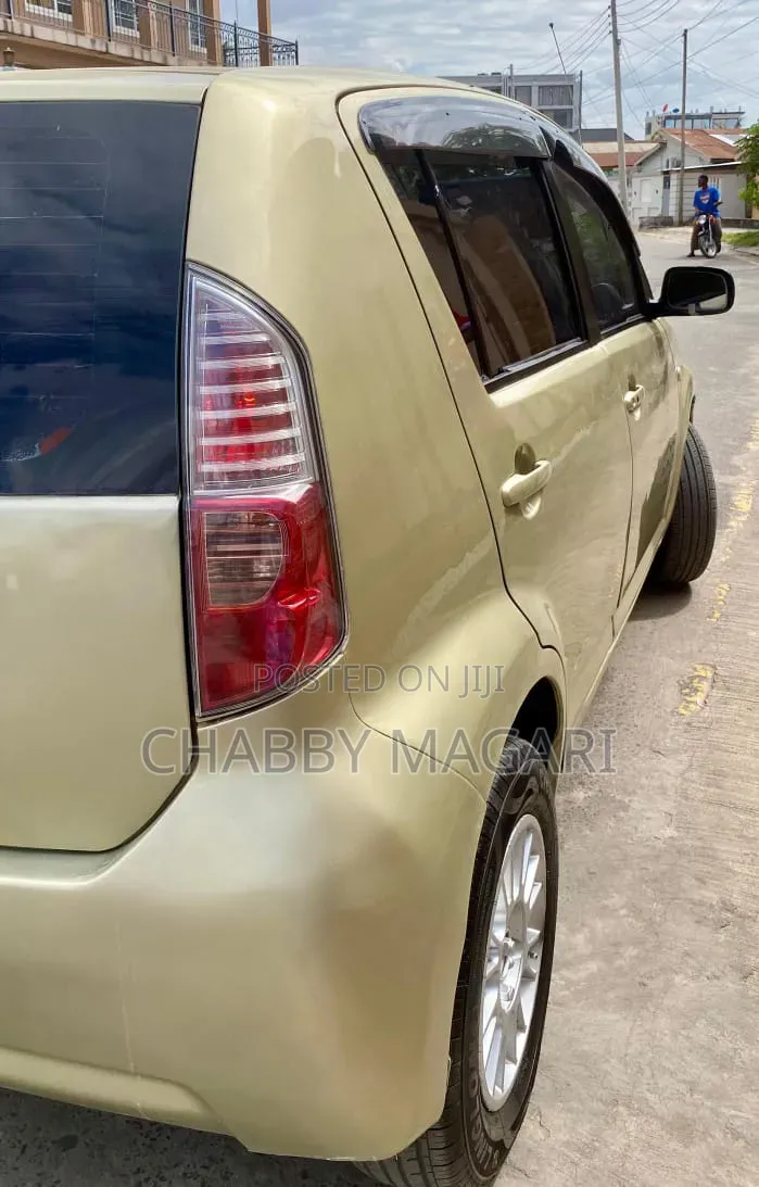 Toyota Passo 2005 Gold