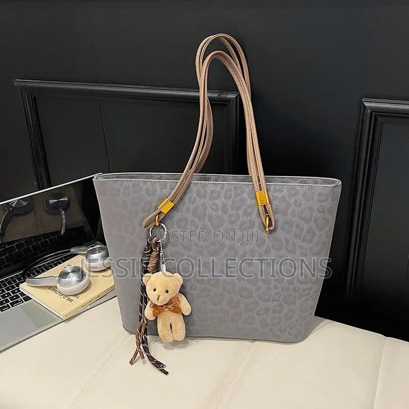 Medium Handbag