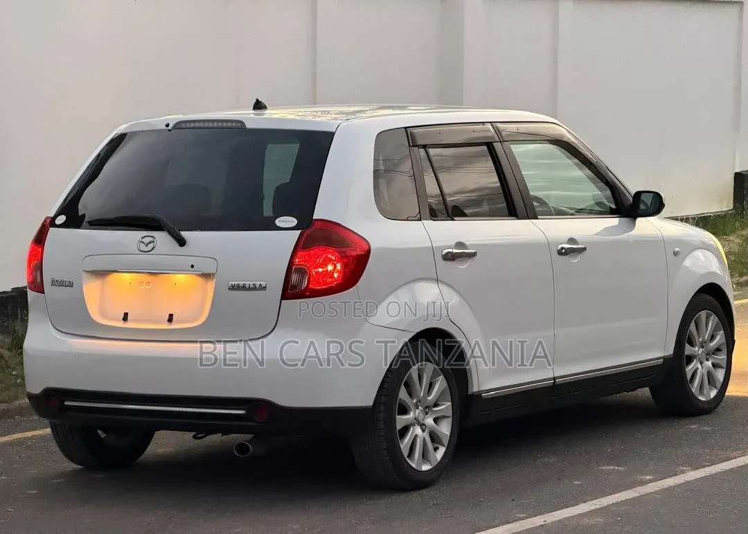 Mazda Verisa 2009 Silver