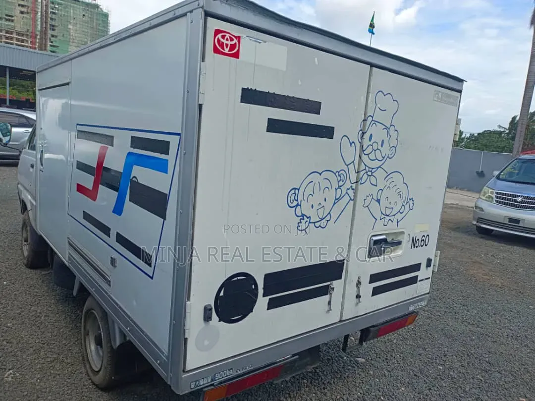Toyota TownAce 2002 White