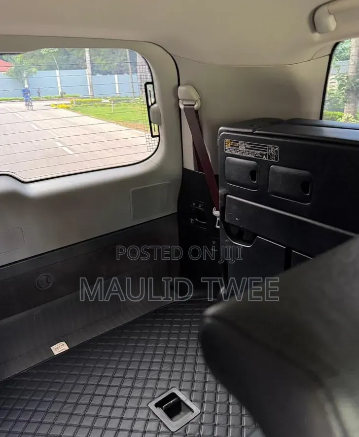 Toyota Land Cruiser 2012 Black