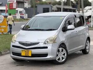 Toyota Ractis 2011 Silver