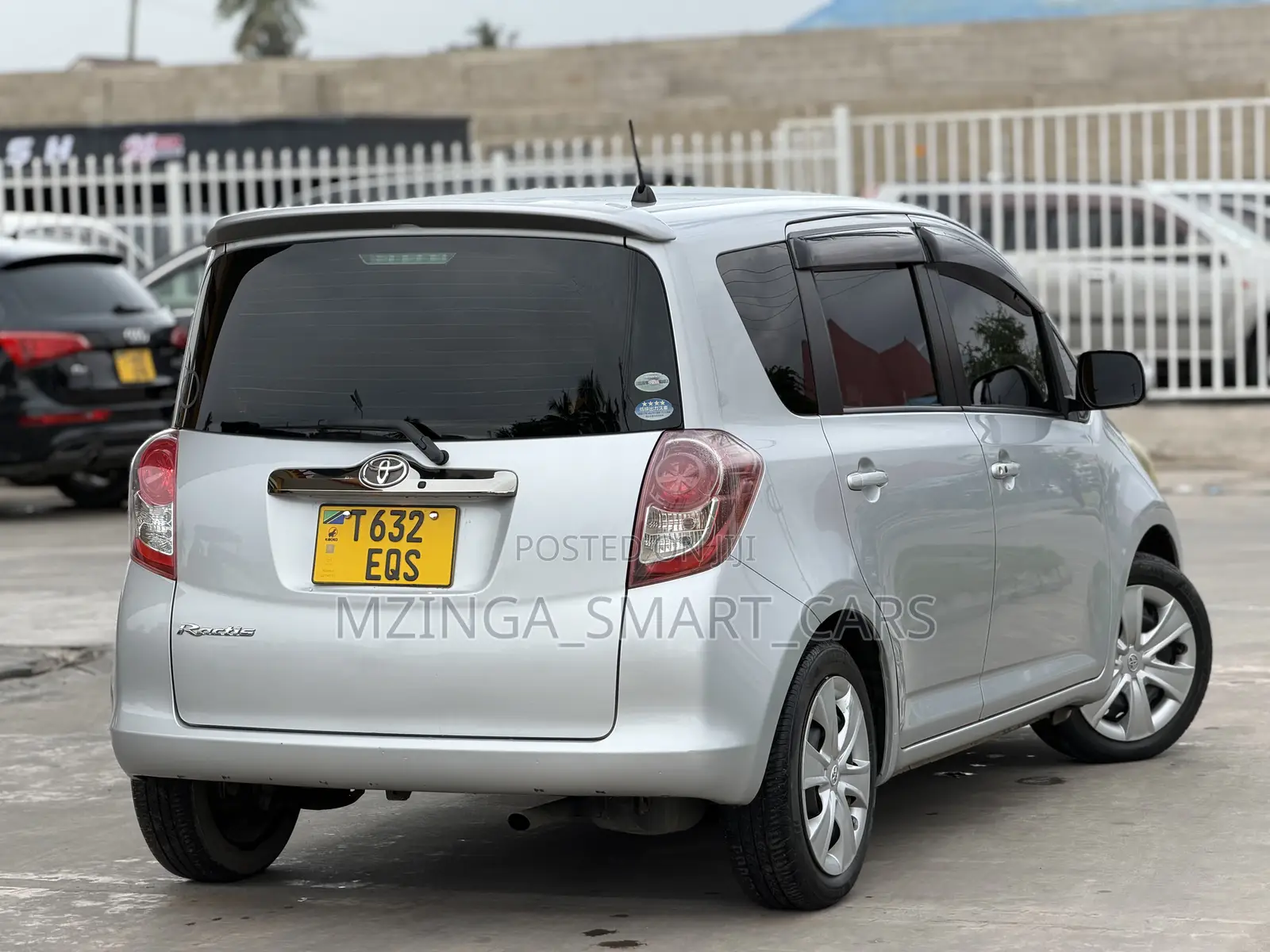 Toyota Ractis 2011 Silver