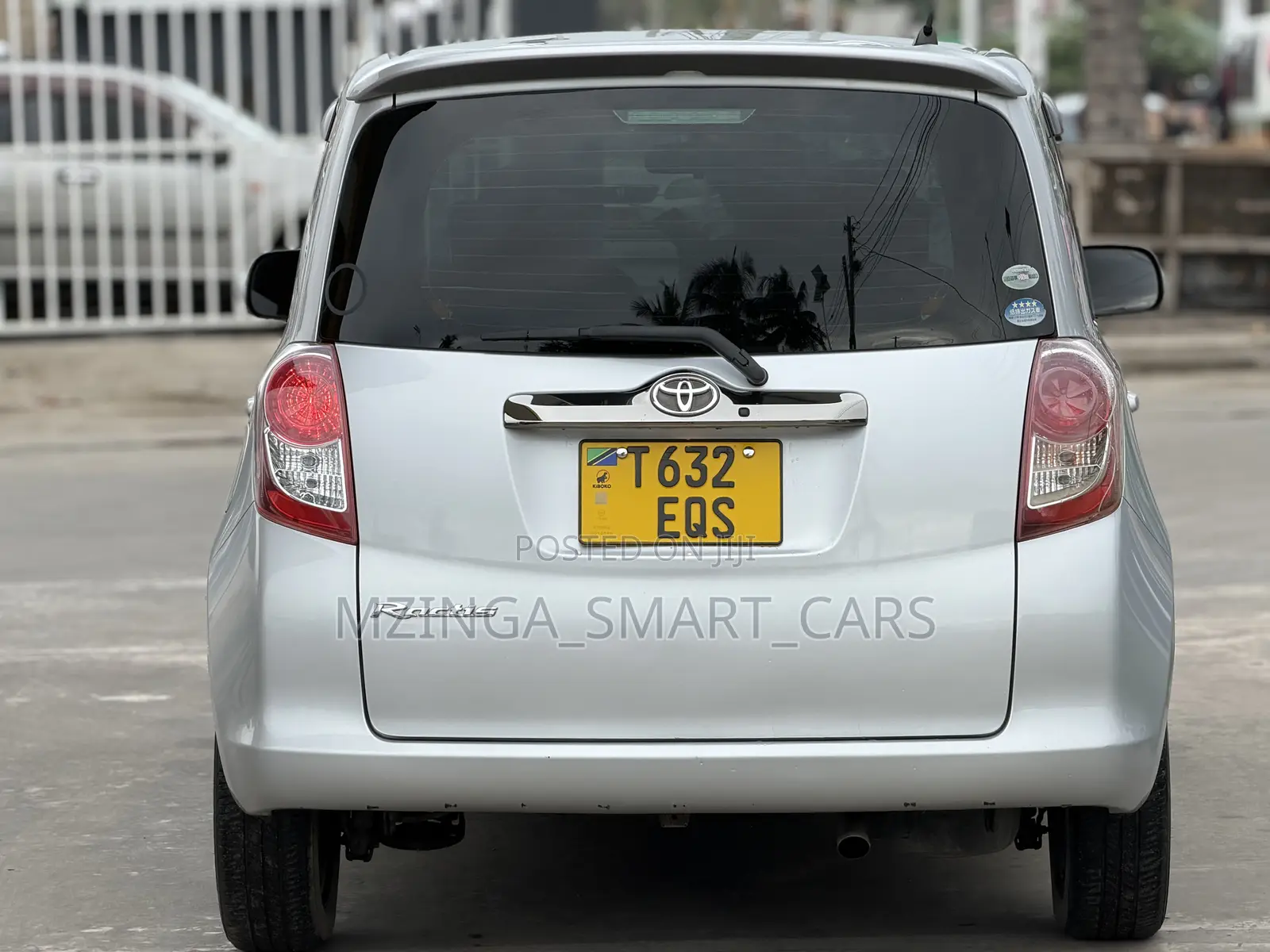 Toyota Ractis 2011 Silver