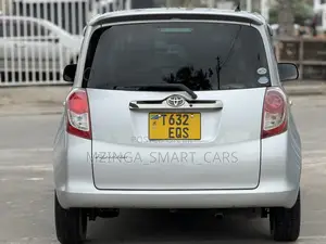 Toyota Ractis 2011 Silver
