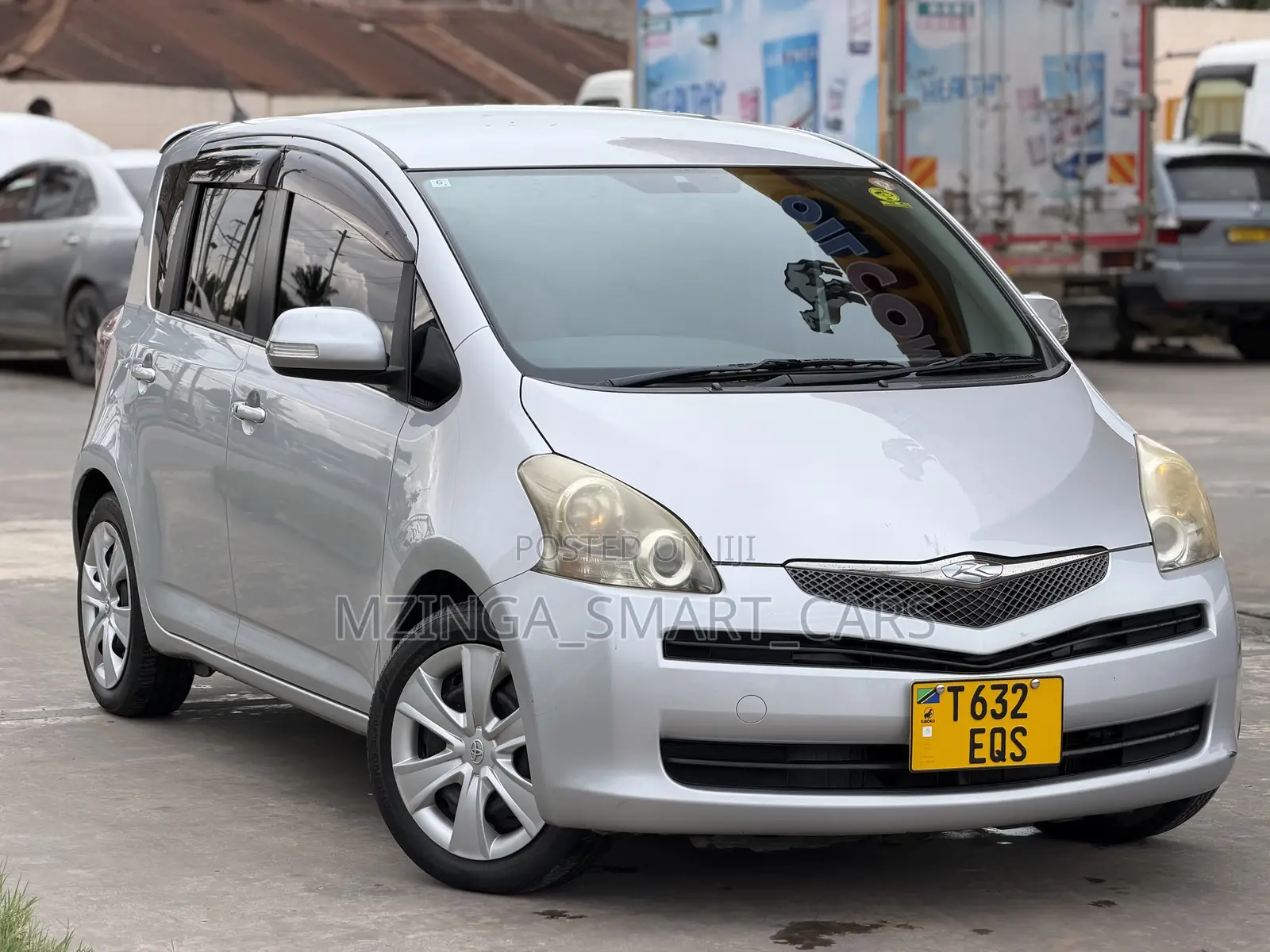 Toyota Ractis 2011 Silver