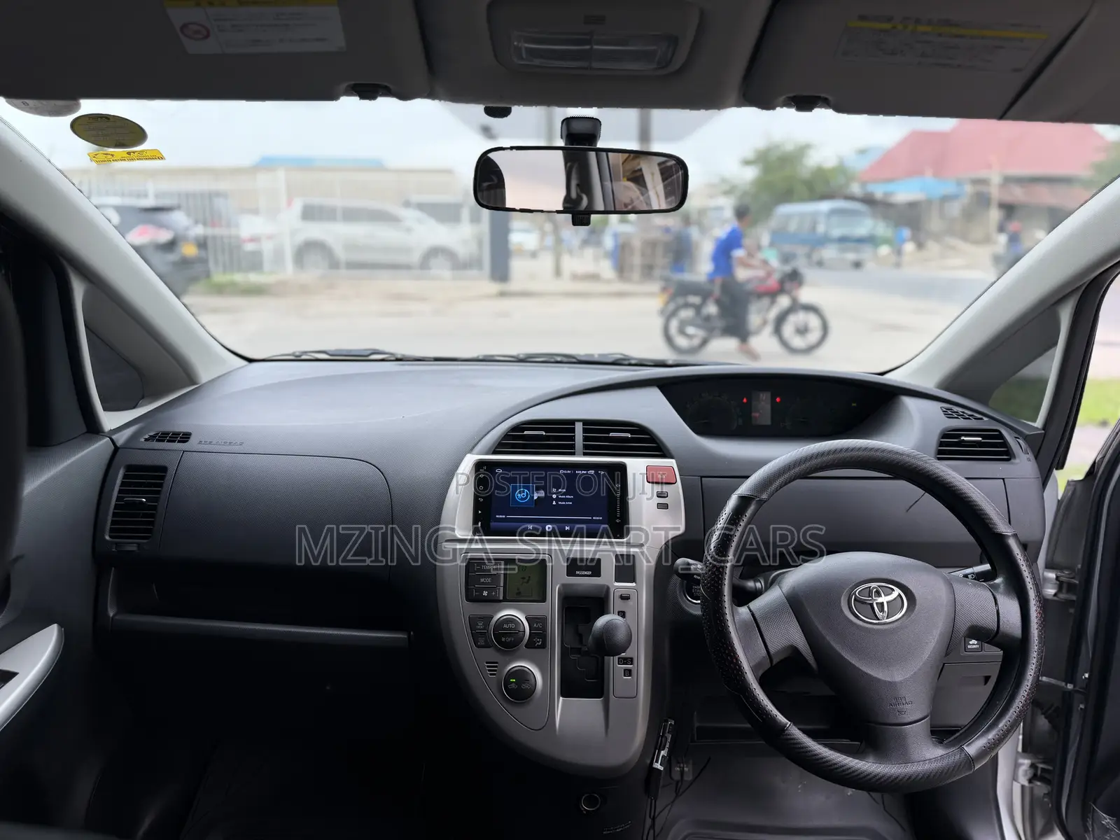 Toyota Ractis 2011 Silver