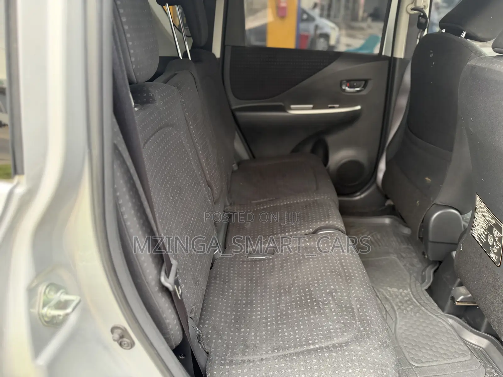 Toyota Ractis 2011 Silver