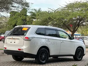 Mitsubishi Outlander 2012 White