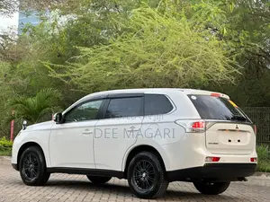 Mitsubishi Outlander 2012 White