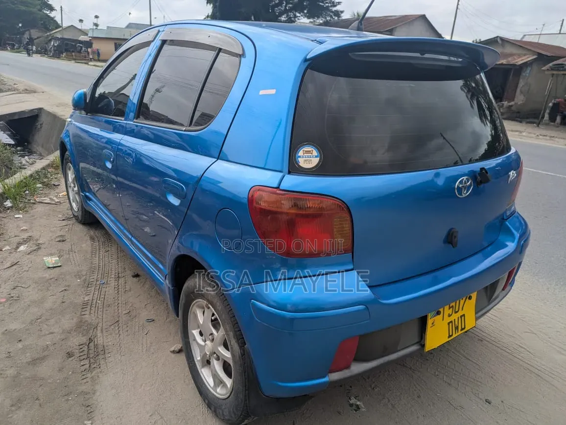 Toyota Vitz 2006 Blue