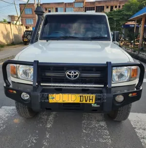Toyota Land Cruiser 2018 White