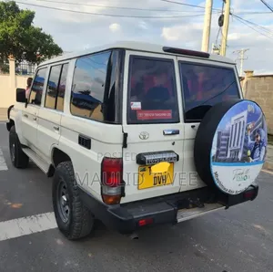 Toyota Land Cruiser 2018 White