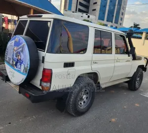 Toyota Land Cruiser 2018 White