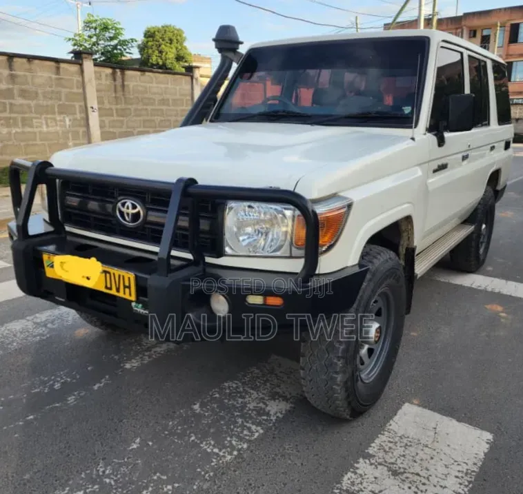 Toyota Land Cruiser 2018 White