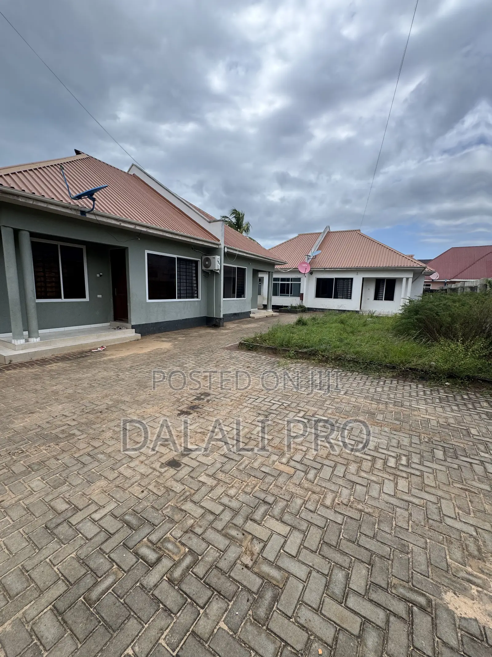 8bdrm Apartment in Kigamboni for sale