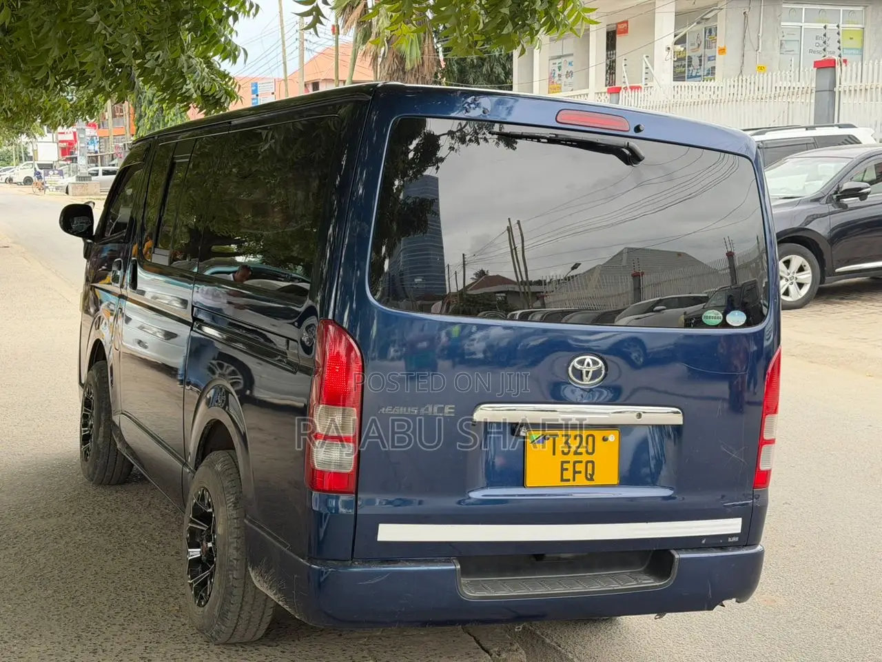 Toyota HiAce 2010 Blue