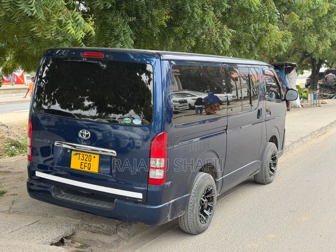Toyota HiAce 2010 Blue