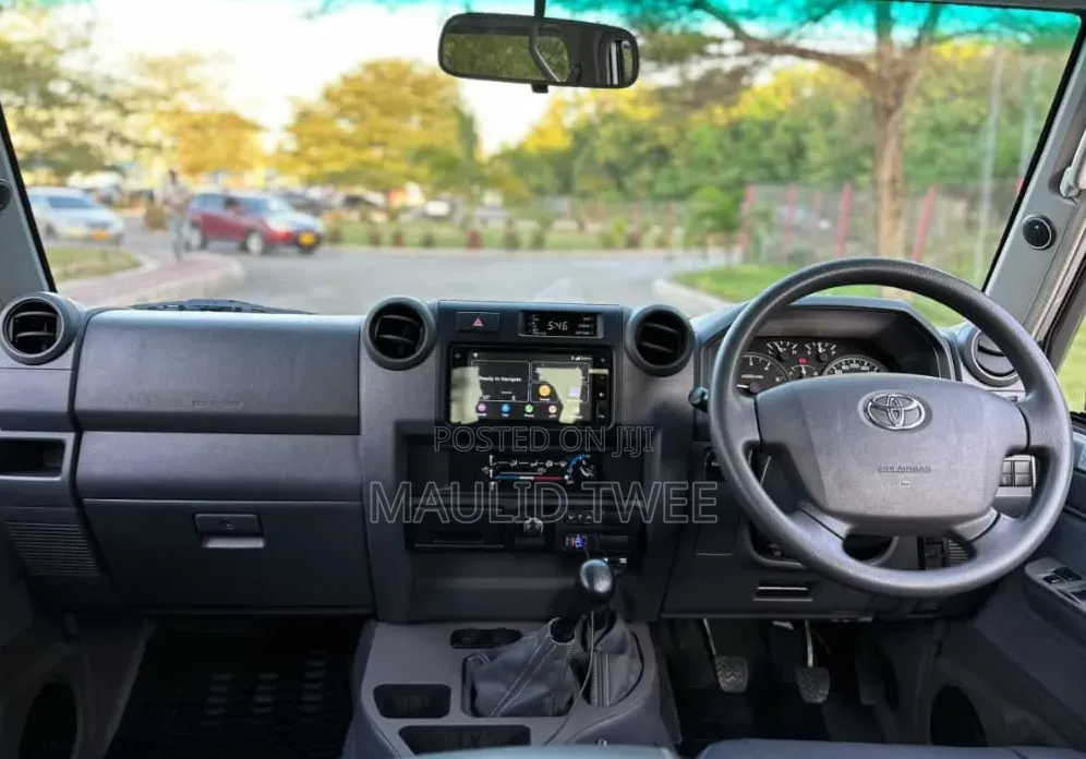 Toyota Land Cruiser 2017 Silver