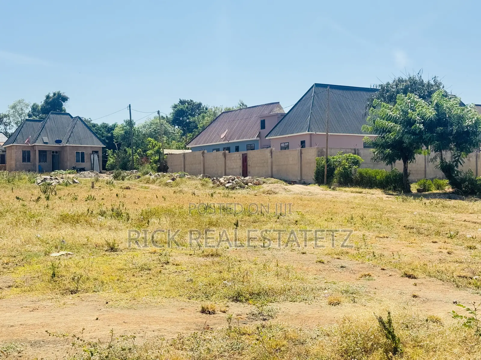 Kiwanja Kinauzwa Kisesa Stendi Ya Kwanza