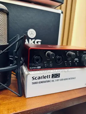 Focusrite Scarlett 2i2 3rd With Akg P220 Isolation Ball