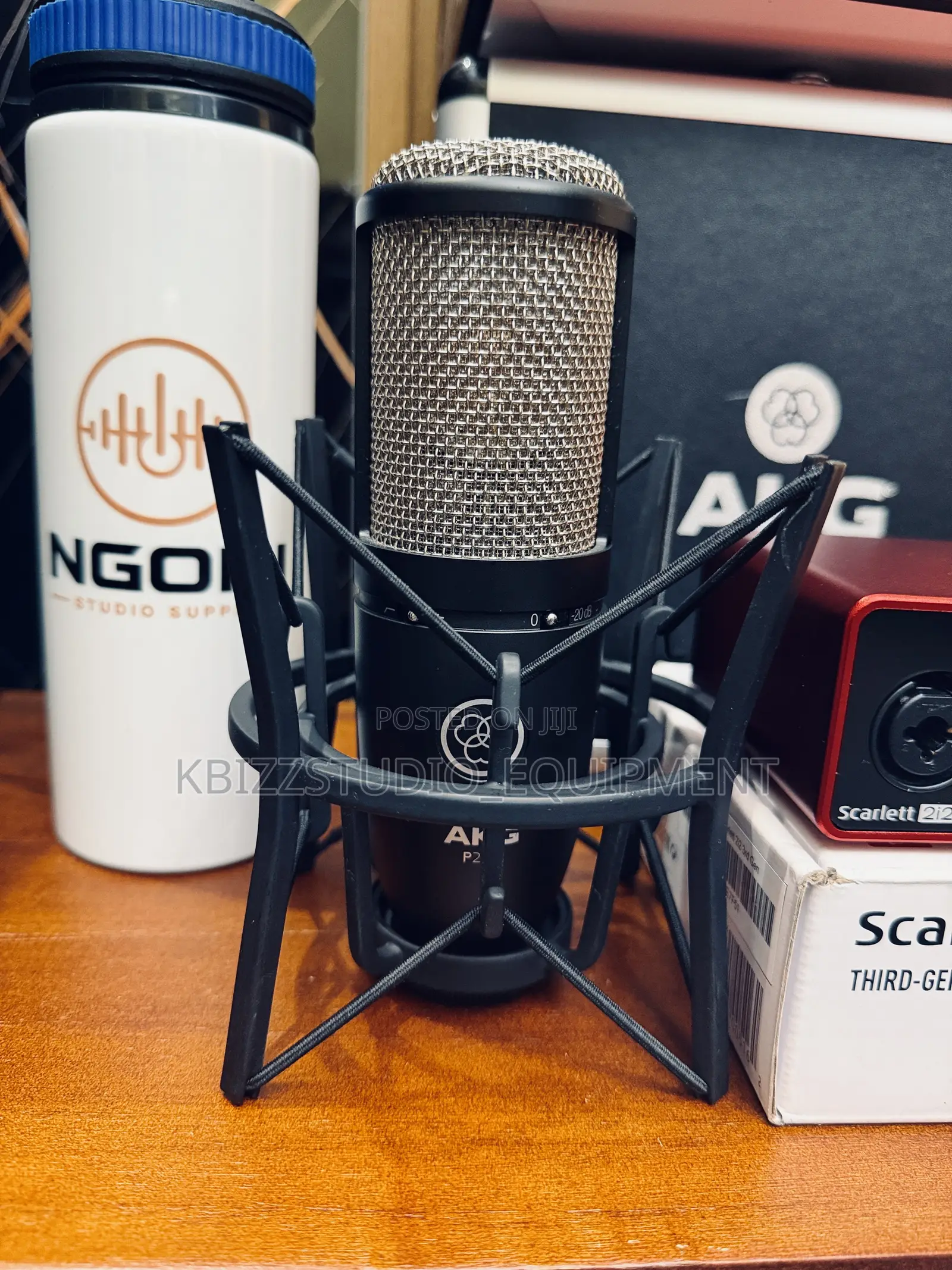 Focusrite Scarlett 2i2 3rd With Akg P220 Isolation Ball