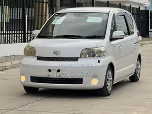Toyota Porte 2008 White