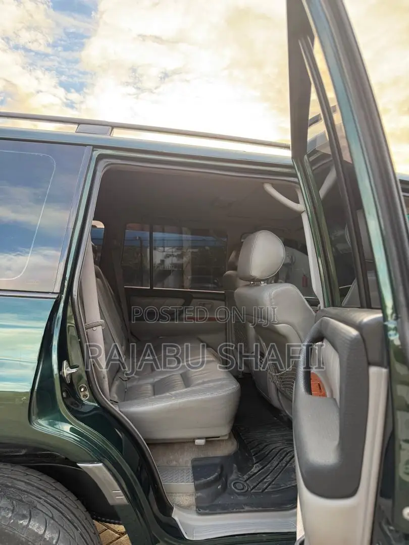 Toyota Land Cruiser HDJ 100 2003 Green