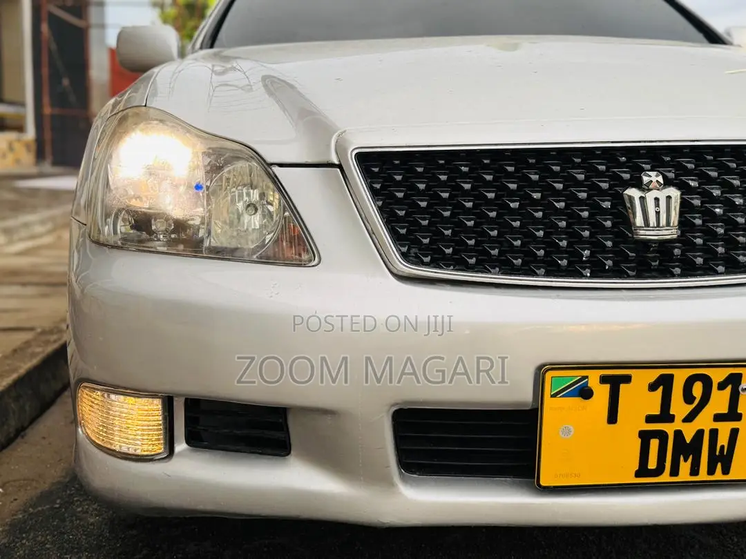 Toyota Crown 2006 Silver