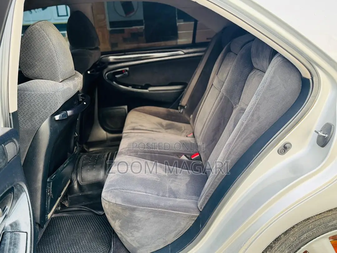Toyota Crown 2006 Silver
