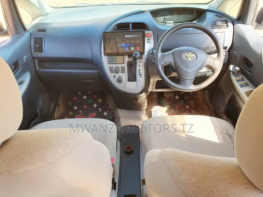 Toyota Ractis 2005 Silver
