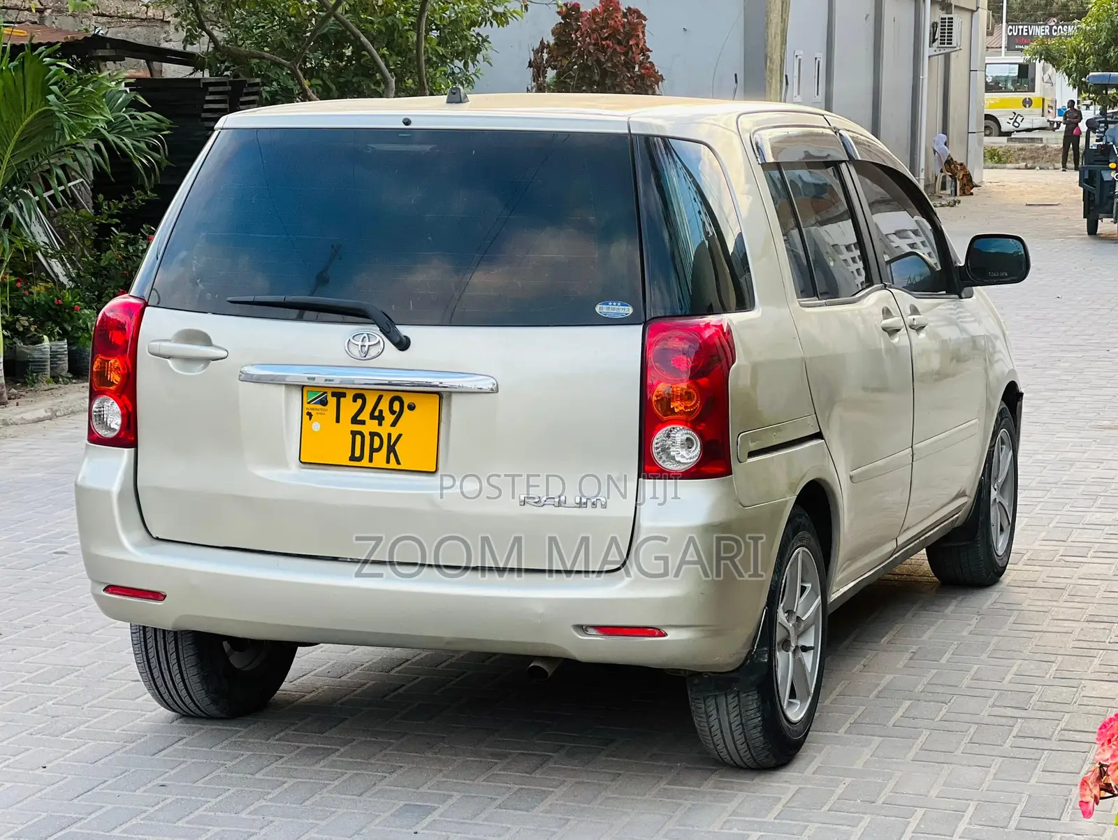 Toyota Raum 2005 Silver