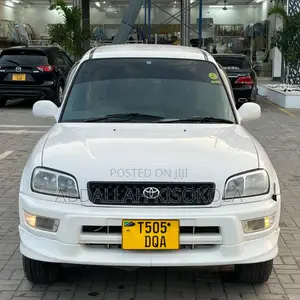 Toyota RAV4 Base FWD 1999 White