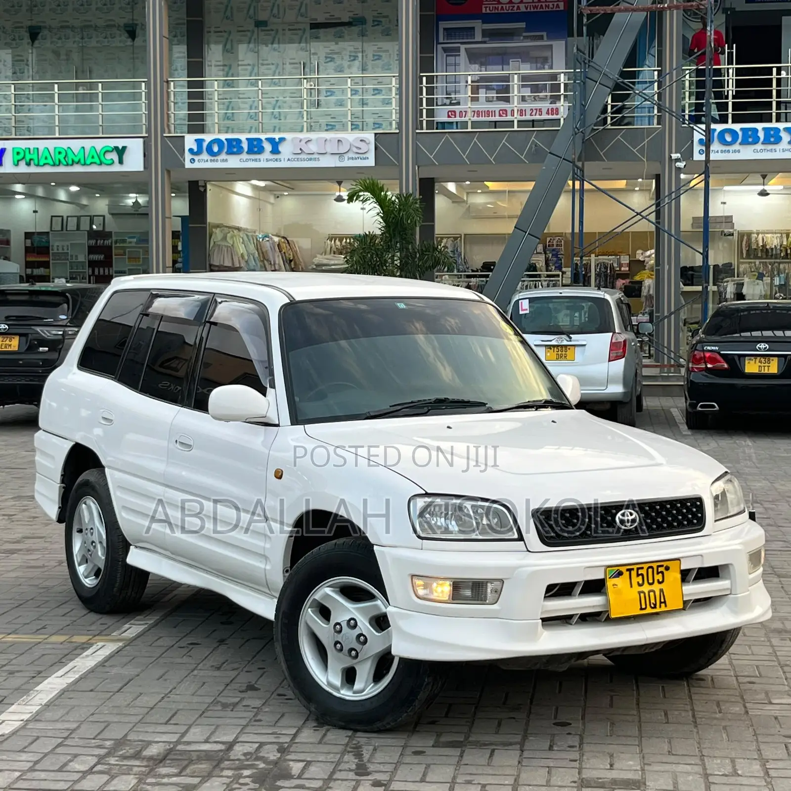 Toyota RAV4 Base FWD 1999 White