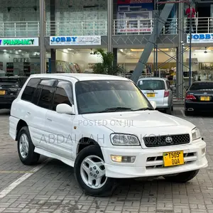 Toyota RAV4 Base FWD 1999 White