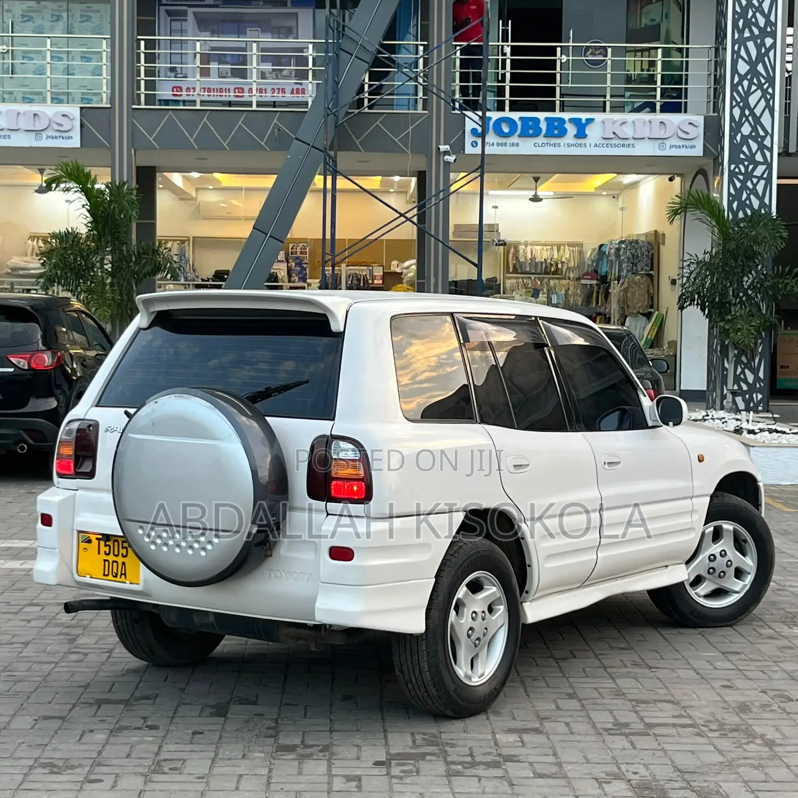 Toyota RAV4 Base FWD 1999 White