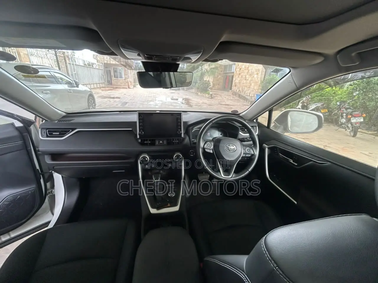 Toyota RAV4 2021 White