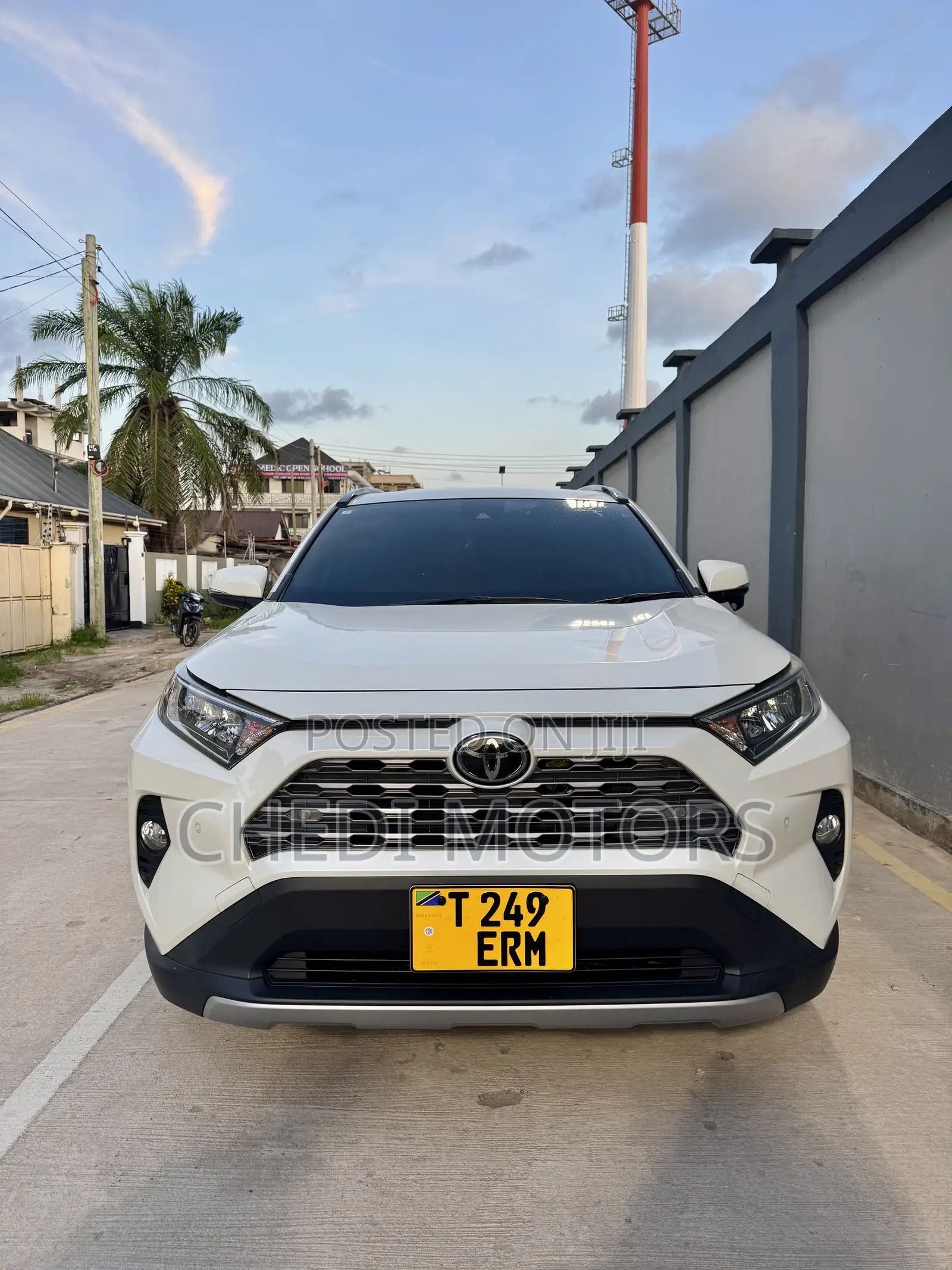 Toyota RAV4 2021 White