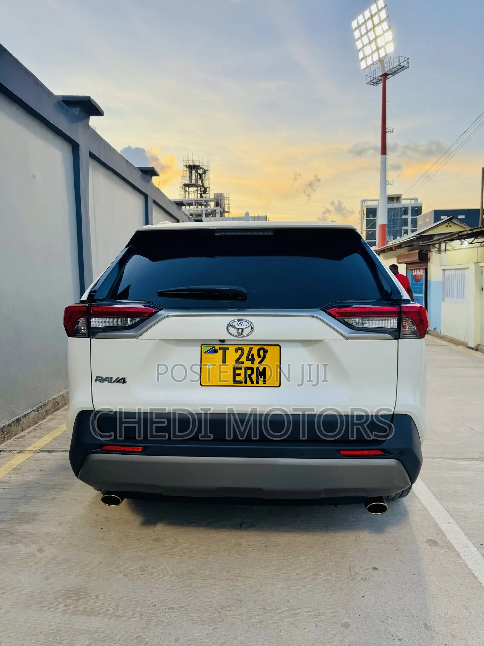 Toyota RAV4 2021 White