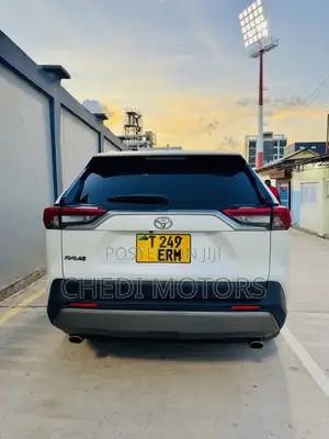 Toyota RAV4 2021 White