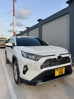 Toyota RAV4 2021 White