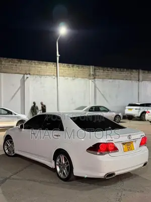 Toyota Crown 2010 White