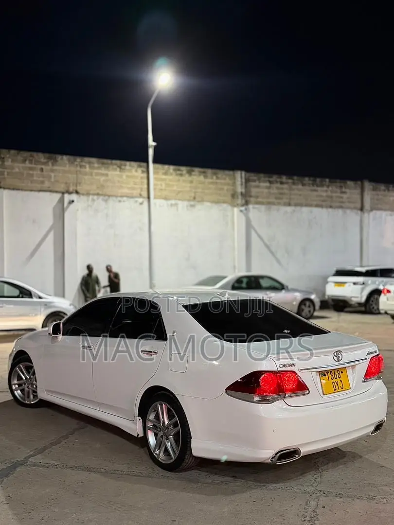 Toyota Crown 2010 White