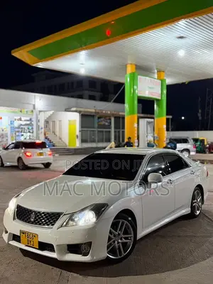 Toyota Crown 2010 White