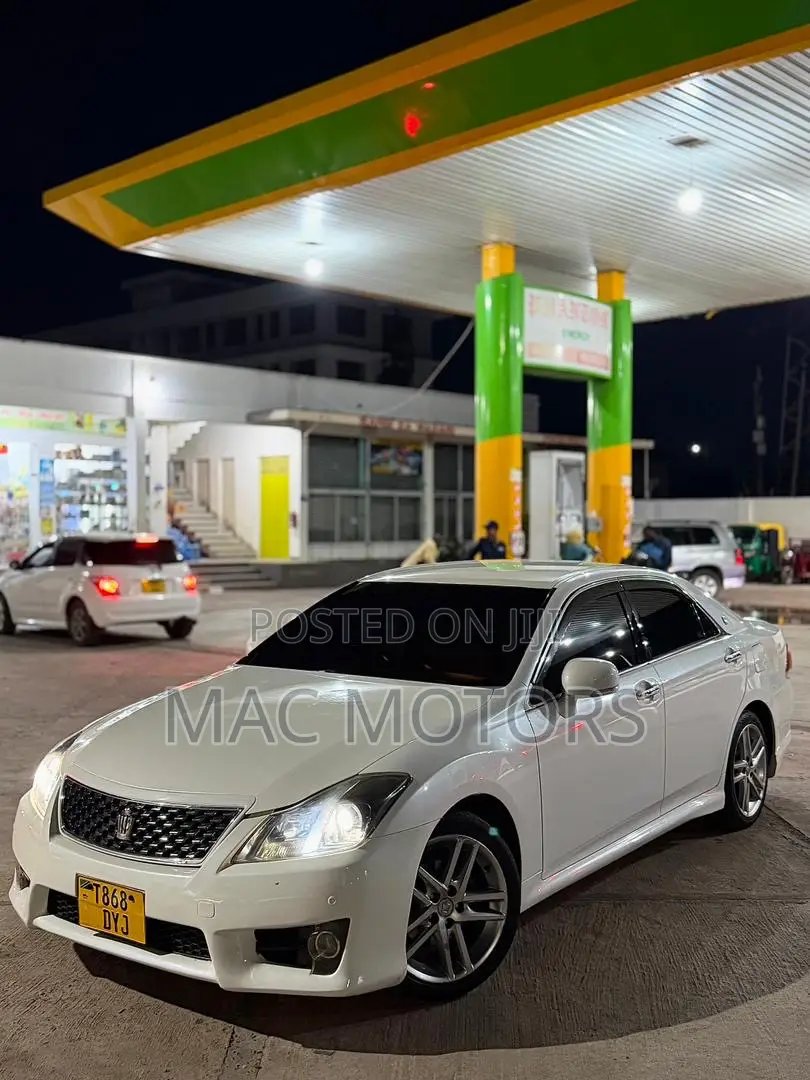 Toyota Crown 2010 White
