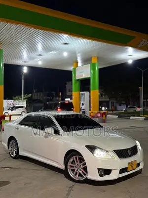 Toyota Crown 2010 White