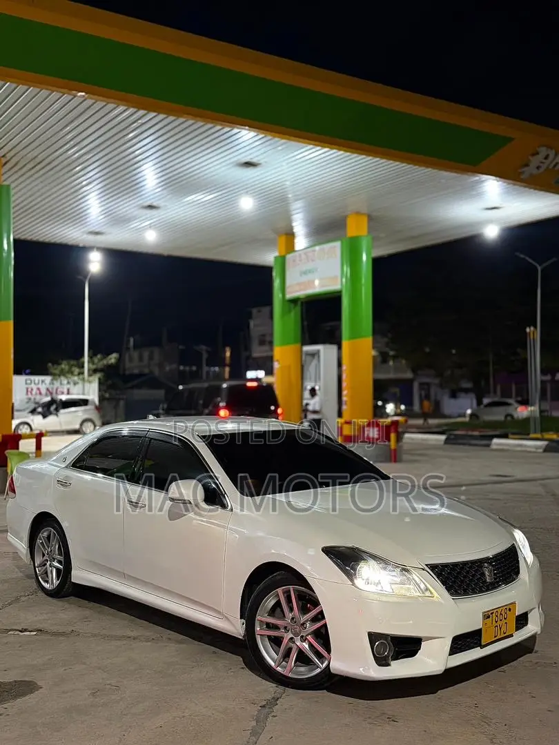 Toyota Crown 2010 White